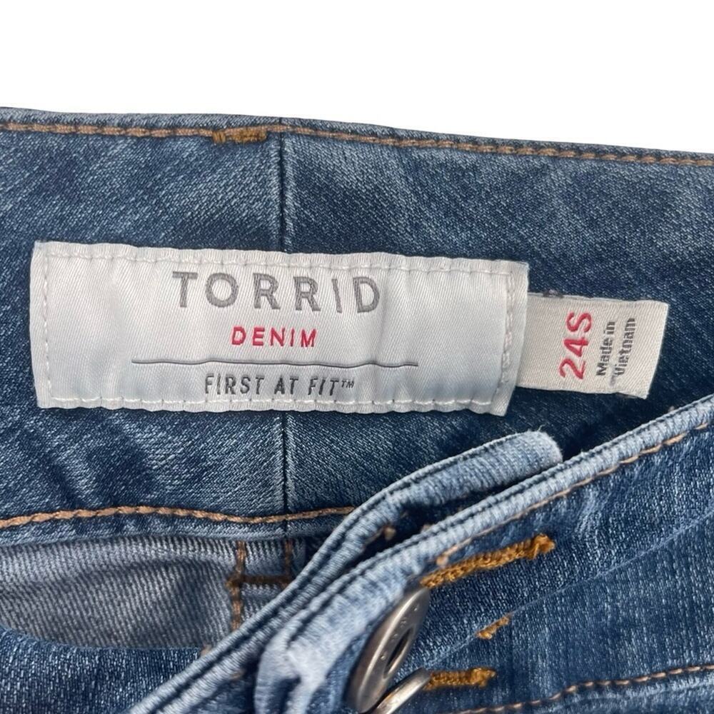 Torrid Denim Blue Crop Jeans size 24S - Picture 5 of 6
